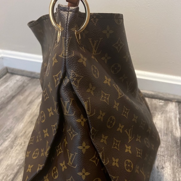 Louis Vuitton Artsy GM Monogram Detail - Picture 14 of 16